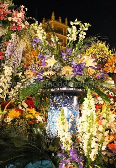 Flores y música para la Virgen de los Desamparados, patrona de Valencia