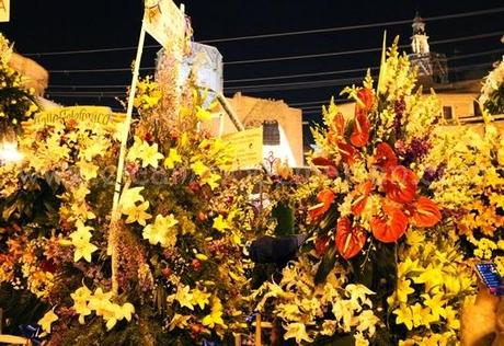 Flores y música para la Virgen de los Desamparados, patrona de Valencia