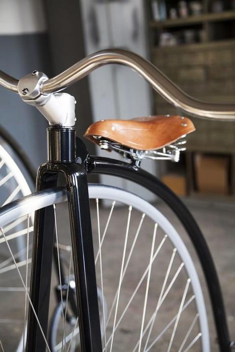 Standard highwheels: el arquitecto sueco Per-Olof Kippel revitaliza los orígenes de la bicicleta. Photographer