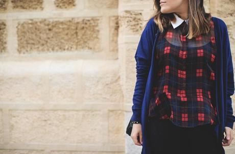 tartan_shirt_zara-blue_cardigan_vero_moda-ripped_jeans-look grunge_chic-look