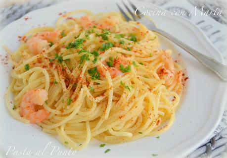 Pasta al punto, spaguettis, tallarines, con gambas o langostinos, ajo, perejil y pimentón. Pasta al punto, spaguettis, tallarines, con gambas o langostinos, ajo, perejil y pimentón.