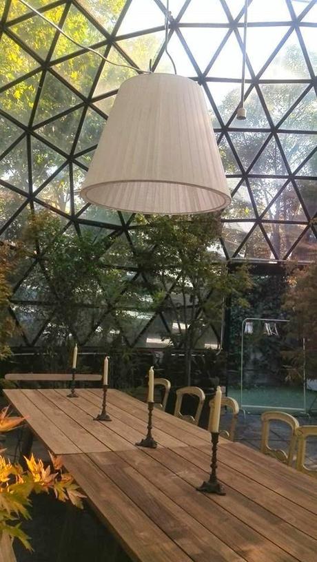 ¿Qué les parece este comedor tan primaveral instalado en un iglú de líneas geométricas a la par que zen ? ¿Qué les parece este comedor tan primaveral instalado en un iglú de líneas geométricas a la par que zen ?