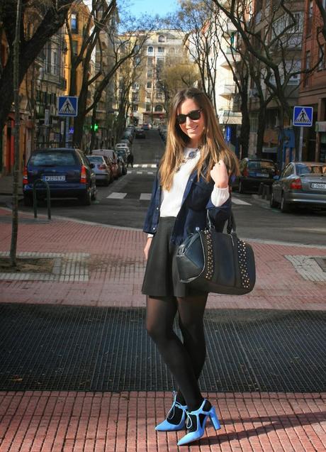 HIGHLIGHTS YOUR OUTFIT HIGHLIGHTS YOUR OUTFIT