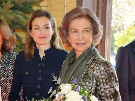Letizia en Zarzuela y Alimentaria, cara y cruz y el mismo encrespado Letizia en Zarzuela y Alimentaria, cara y cruz y el mismo encrespado