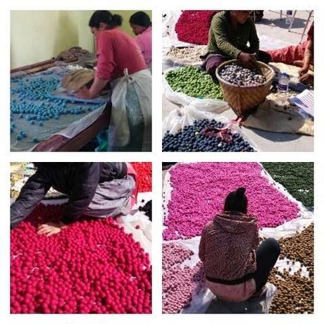 Las alfombras de bolas de fieltro de Nepal Las alfombras de bolas de fieltro de Nepal