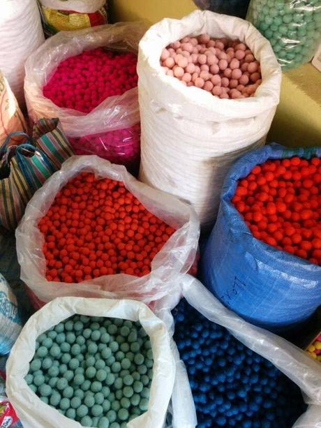 Las alfombras de bolas de fieltro de Nepal Las alfombras de bolas de fieltro de Nepal