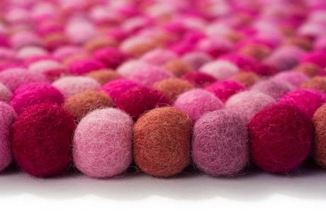 Las alfombras de bolas de fieltro de Nepal Las alfombras de bolas de fieltro de Nepal