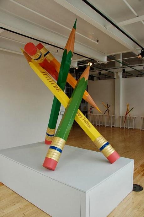 Bob van Breda. Lapiceros, inercia, equilibrio y gravedad. Bob van Breda. Lapiceros, inercia, equilibrio y gravedad.