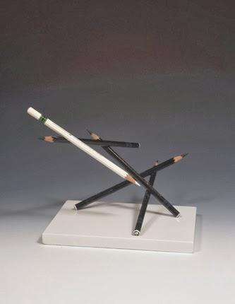 Bob van Breda. Lapiceros, inercia, equilibrio y gravedad. Bob van Breda. Lapiceros, inercia, equilibrio y gravedad.