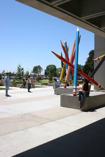 Bob van Breda. Lapiceros, inercia, equilibrio y gravedad. Bob van Breda. Lapiceros, inercia, equilibrio y gravedad.