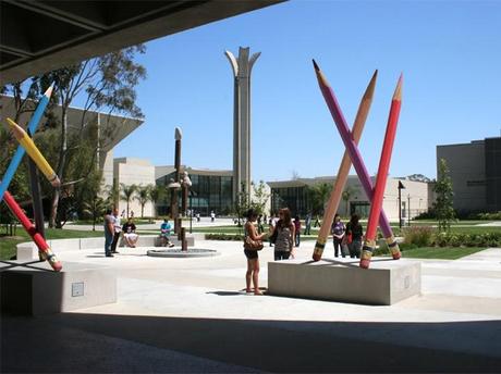 Bob van Breda. Lapiceros, inercia, equilibrio y gravedad. Bob van Breda. Lapiceros, inercia, equilibrio y gravedad.