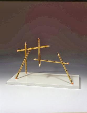 Bob van Breda. Lapiceros, inercia, equilibrio y gravedad. Bob van Breda. Lapiceros, inercia, equilibrio y gravedad.