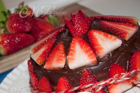TARTA DE FRESA Y CHOCOLATE TARTA DE FRESA Y CHOCOLATE