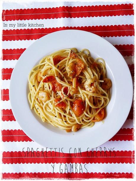 Spaghettis con cherrys y gambas Spaghettis con cherrys y gambas