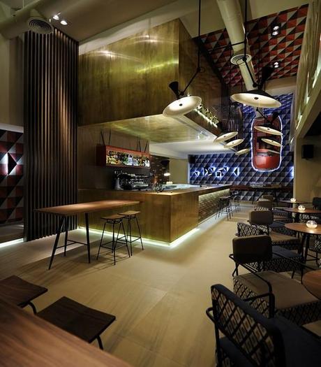 Ocean 13: Minas Kosmidis diseña en Tesalónica un café-bar ‘marinero’ con aires de los ’50. 16 ocean 13