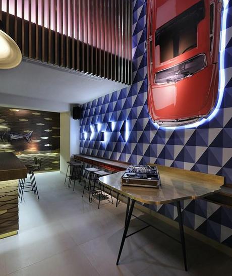 Ocean 13: Minas Kosmidis diseña en Tesalónica un café-bar ‘marinero’ con aires de los ’50. 4 ocean 13