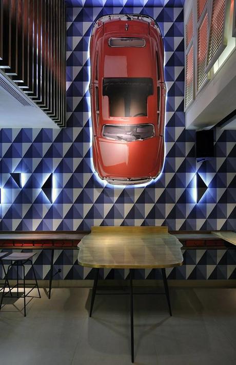 Ocean 13: Minas Kosmidis diseña en Tesalónica un café-bar ‘marinero’ con aires de los ’50. 6 ocean 13