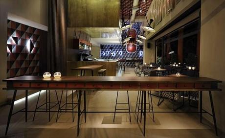 Ocean 13: Minas Kosmidis diseña en Tesalónica un café-bar ‘marinero’ con aires de los ’50. 14 ocean 13