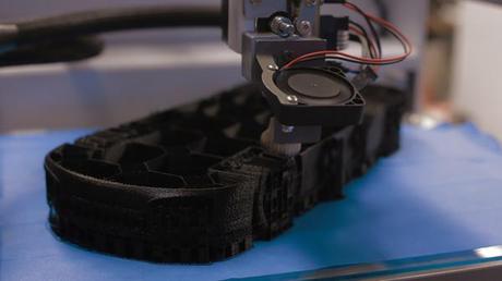 Una impresora  que inyecta pasta de soldar