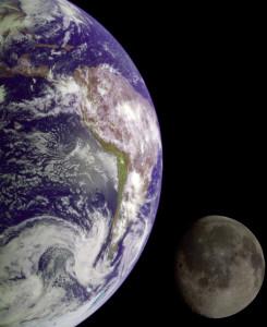 En el futuro, las misiones lunares podrían explorar las regiones más alejadas de la Luna – como los casquetes polares para buscar evidencias de agua- lo que requeriría que las naves espaciales transporten combustible extra. Crédito: NASA/JPL 