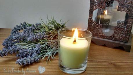 Llena tu hogar de aromas primaverales vela-aromatica-encendida