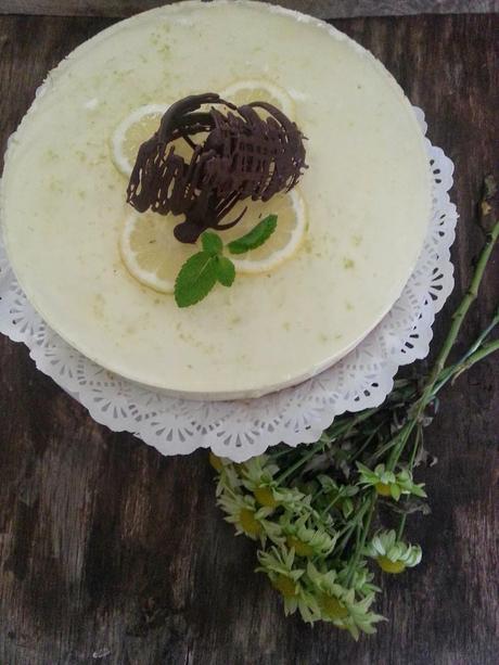 TARTA DE MOUSSE DE LIMÓN CON GELATINA DE GIN -TONIC