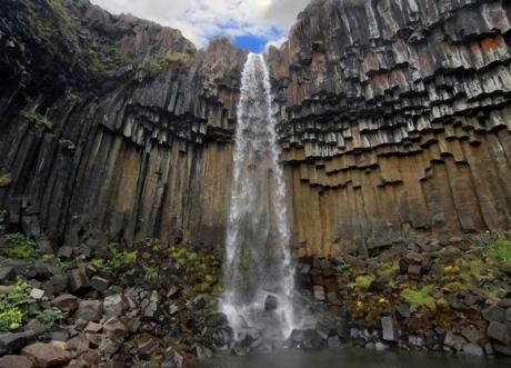 la cascada Svartifoss