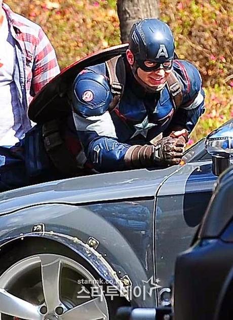 LOS VENGADORES: LA ERA DE ULTRON: EL CAPI Y LA VIUDA NEGRA EN EL SET DE RODAJE EN COREA DEL SUR