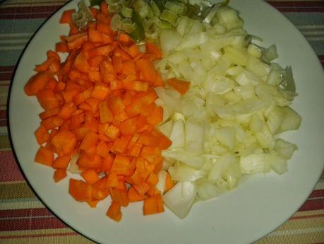 cebolla, zanahoria y apio picados