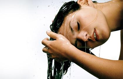 Cómo lavar su cabello - La manera correcta Cómo lavar su cabello - La manera correcta