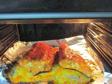 COSTILLAS ASADAS CON SALSA BARBACOA ESPECIAL COSTILLAS ASADAS CON SALSA BARBACOA ESPECIAL