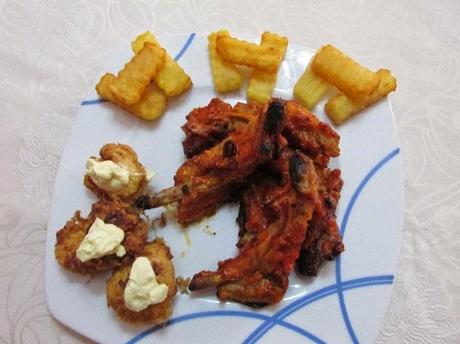 COSTILLAS ASADAS CON SALSA BARBACOA ESPECIAL COSTILLAS ASADAS CON SALSA BARBACOA ESPECIAL