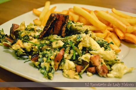 Revuelto de hojas de zanahoria, cebolleta y bacon Revuelto de hojas de zanahoria, cebolleta y bacon