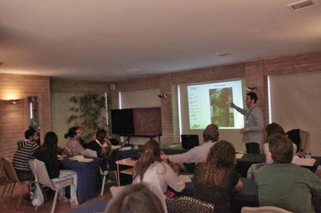 Imágenes del curso de jardines verticales en Santiago de Chile Sesión teórica, curso de jardines verticales
