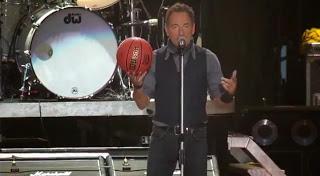 Bruce Springsteen & The E Street Band destrozan el 'Jump' de Van Halen