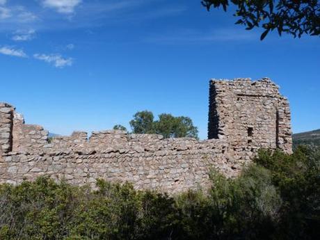 El Castillo de Miravet (Cabanes, Castellón). La Fortaleza Olvidada. Primer tramo de muralla