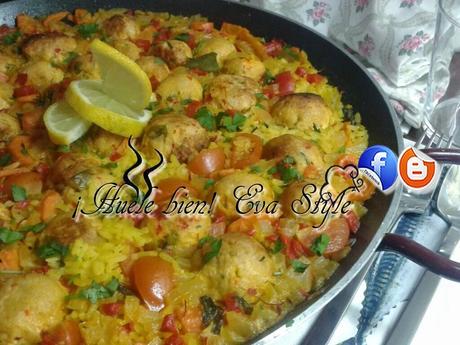 Paella de albóndigas de pollo