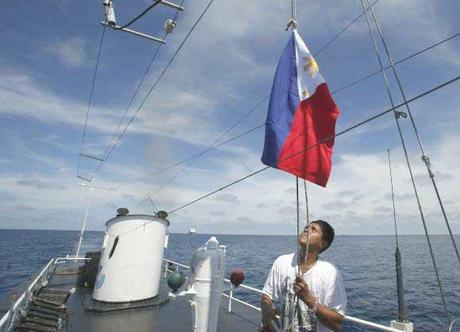 bandera de Filipinas en el mar de China