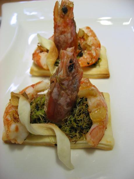 GAMBAS CON CEBOLLA CARAMELIZADA Y BROTES GAMBAS CON CEBOLLA CARAMELIZADA Y BROTES