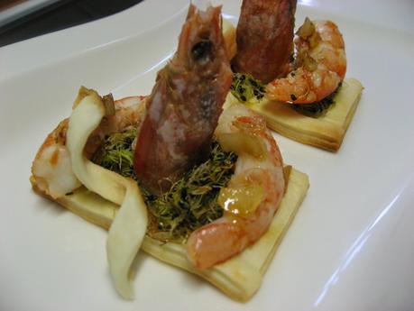 GAMBAS CON CEBOLLA CARAMELIZADA Y BROTES GAMBAS CON CEBOLLA CARAMELIZADA Y BROTES