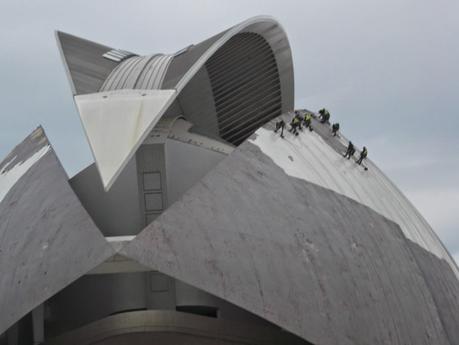 Trabajo  de riesgo en  el Palau de les Arts de València