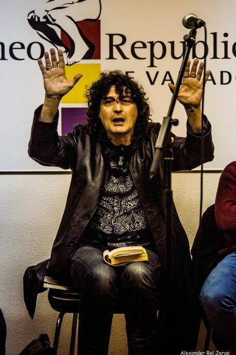 Alexander Rol Jorge: 14 fotografías del Cuatro en Raya en el Ateneo Libertario de Valladolid: