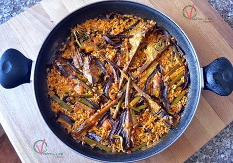 Arroz con alcachofas y algas.