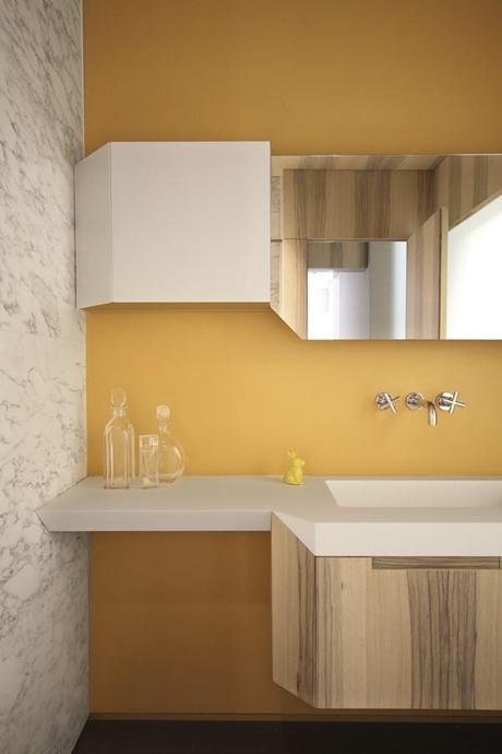 El estudio italiano UdA recrea una novela de misterio en un apartamento burgués de Turín. Apartamento de UdA Architects 16 (Copiar)