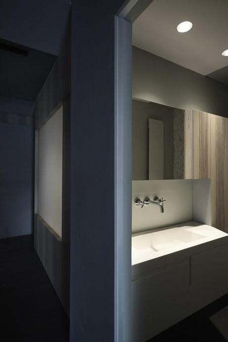 El estudio italiano UdA recrea una novela de misterio en un apartamento burgués de Turín. Apartamento de UdA Architects 18 (Copiar)