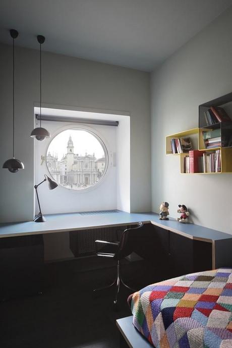 El estudio italiano UdA recrea una novela de misterio en un apartamento burgués de Turín. Apartamento de UdA Architects 15 (Copiar)