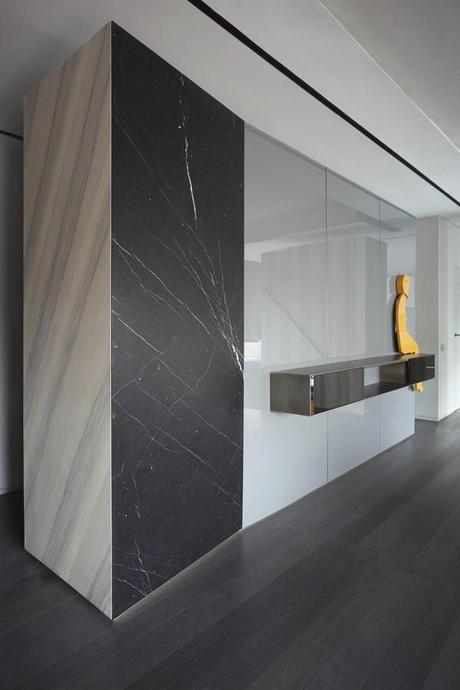 El estudio italiano UdA recrea una novela de misterio en un apartamento burgués de Turín. Apartamento de UdA Architects 5 (Copiar)