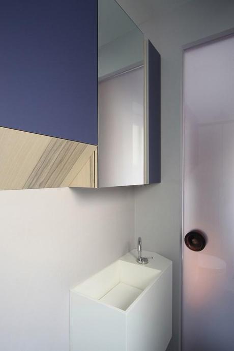 El estudio italiano UdA recrea una novela de misterio en un apartamento burgués de Turín. Apartamento de UdA Architects 19 (Copiar)