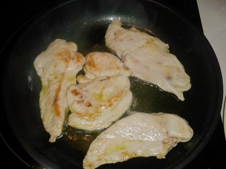 Filetes de pollo en salsa de almendras