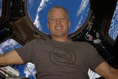 ​Un astronauta subió a Instagram la primera 'selfie' desde el espacio